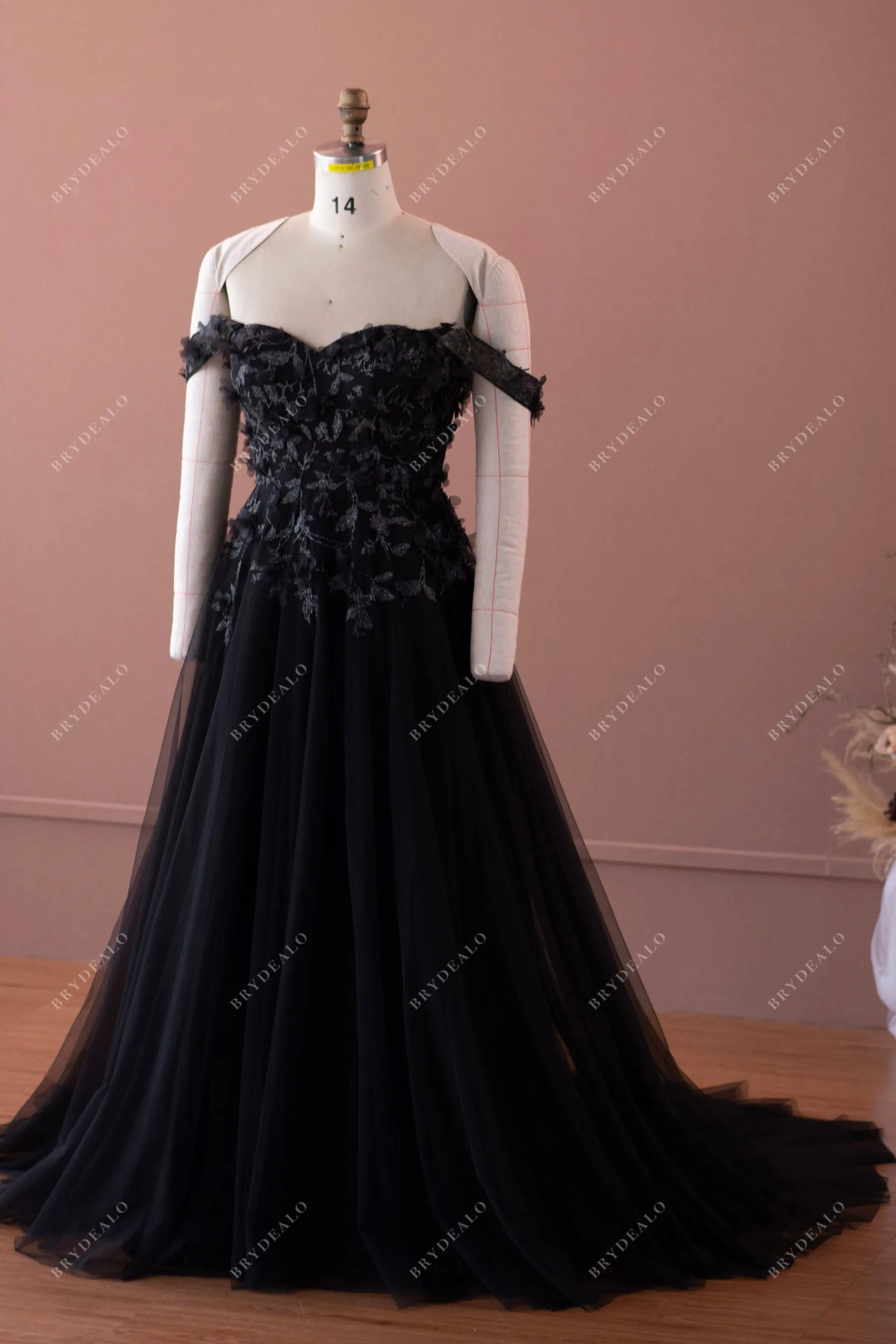 Black Off-shoulder Sweetheart Flower Lace Tulle Gothic Wedding Dress
