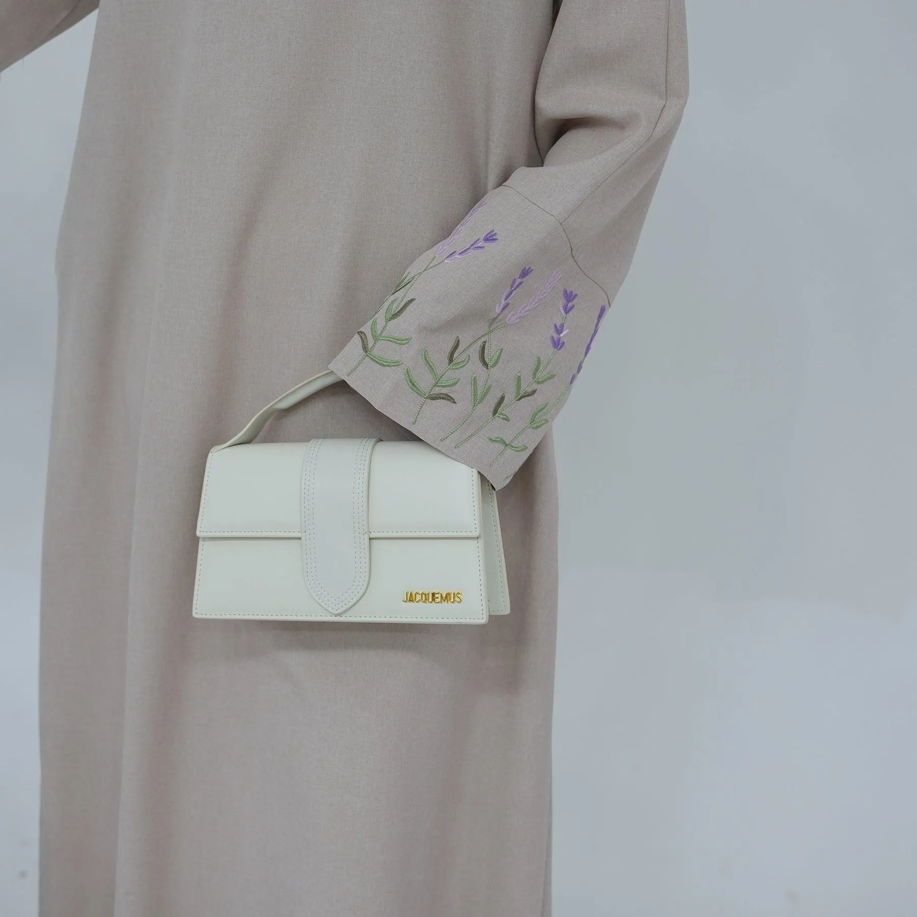 Floral Embroidery Elegant Abaya (MA058)