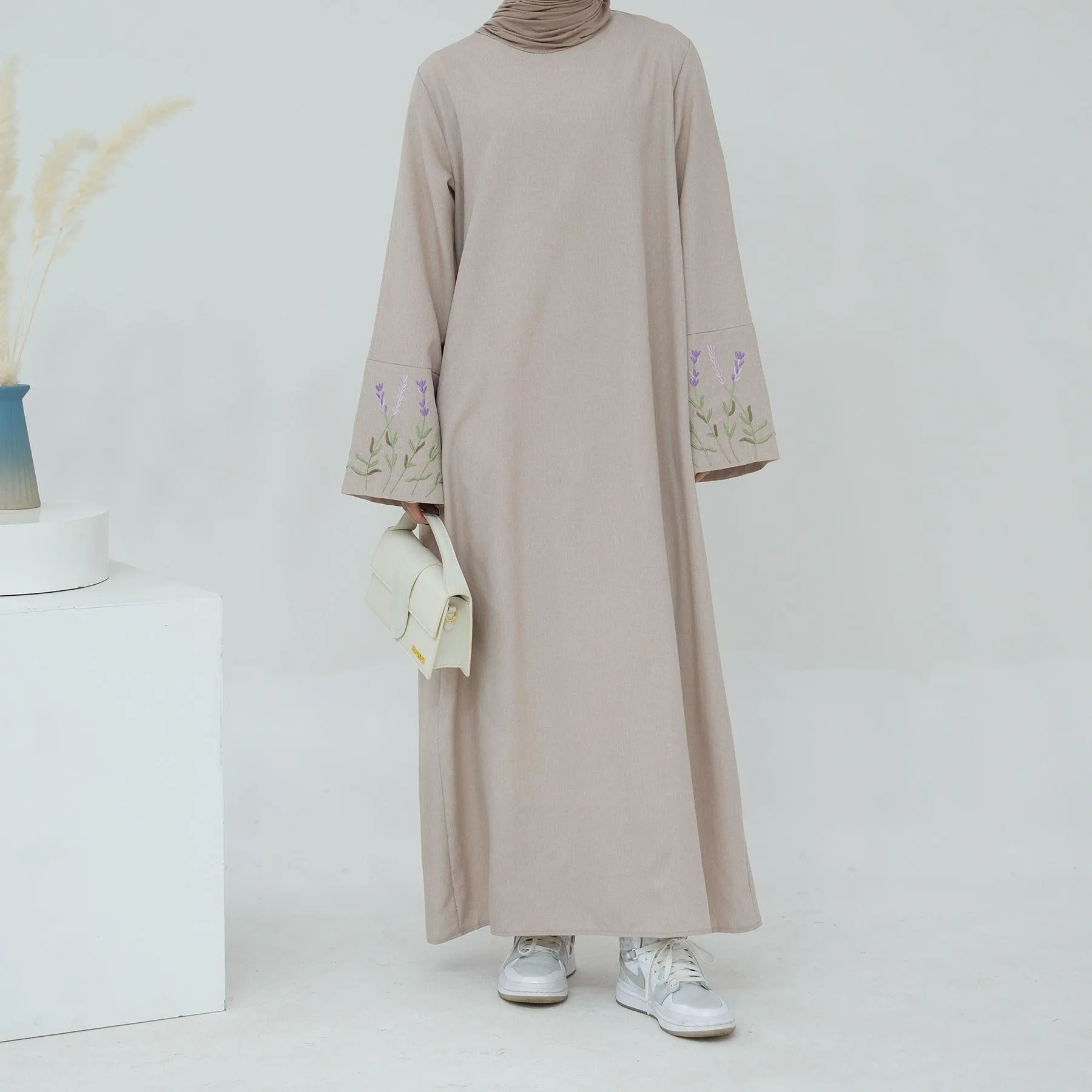 Floral Embroidery Elegant Abaya (MA058)