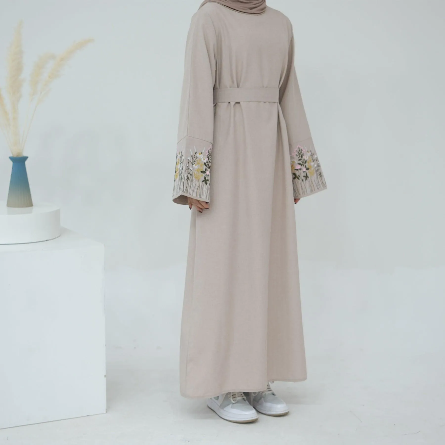 Floral Embroidery Elegant Abaya (MA058)