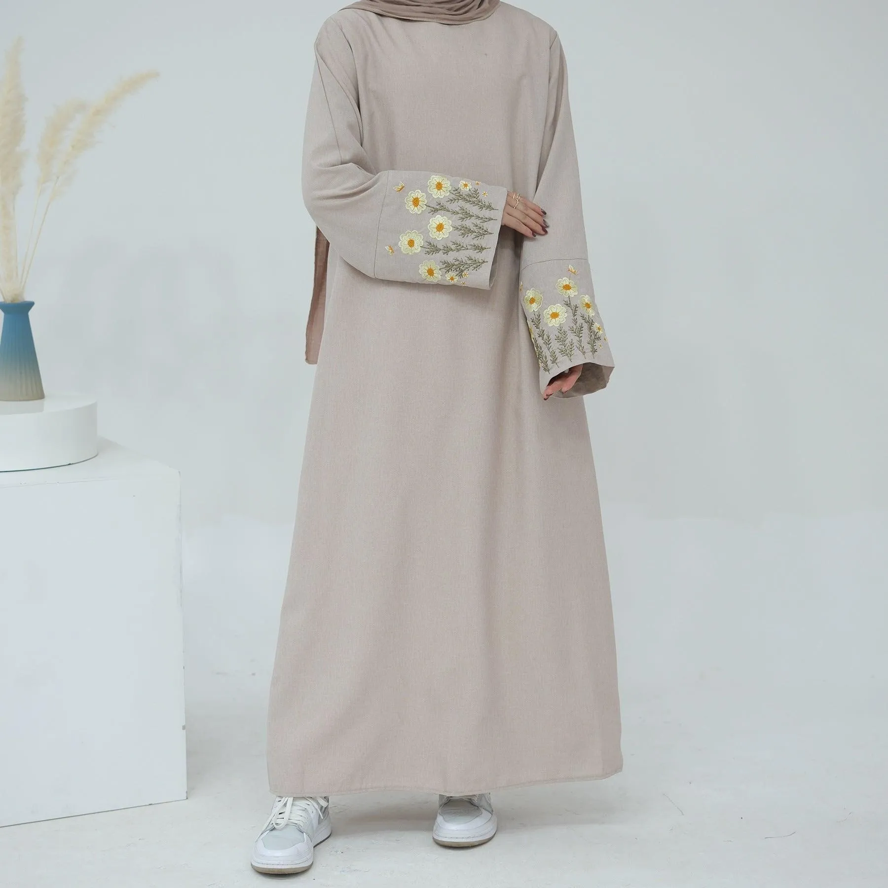 Floral Embroidery Elegant Abaya (MA058)
