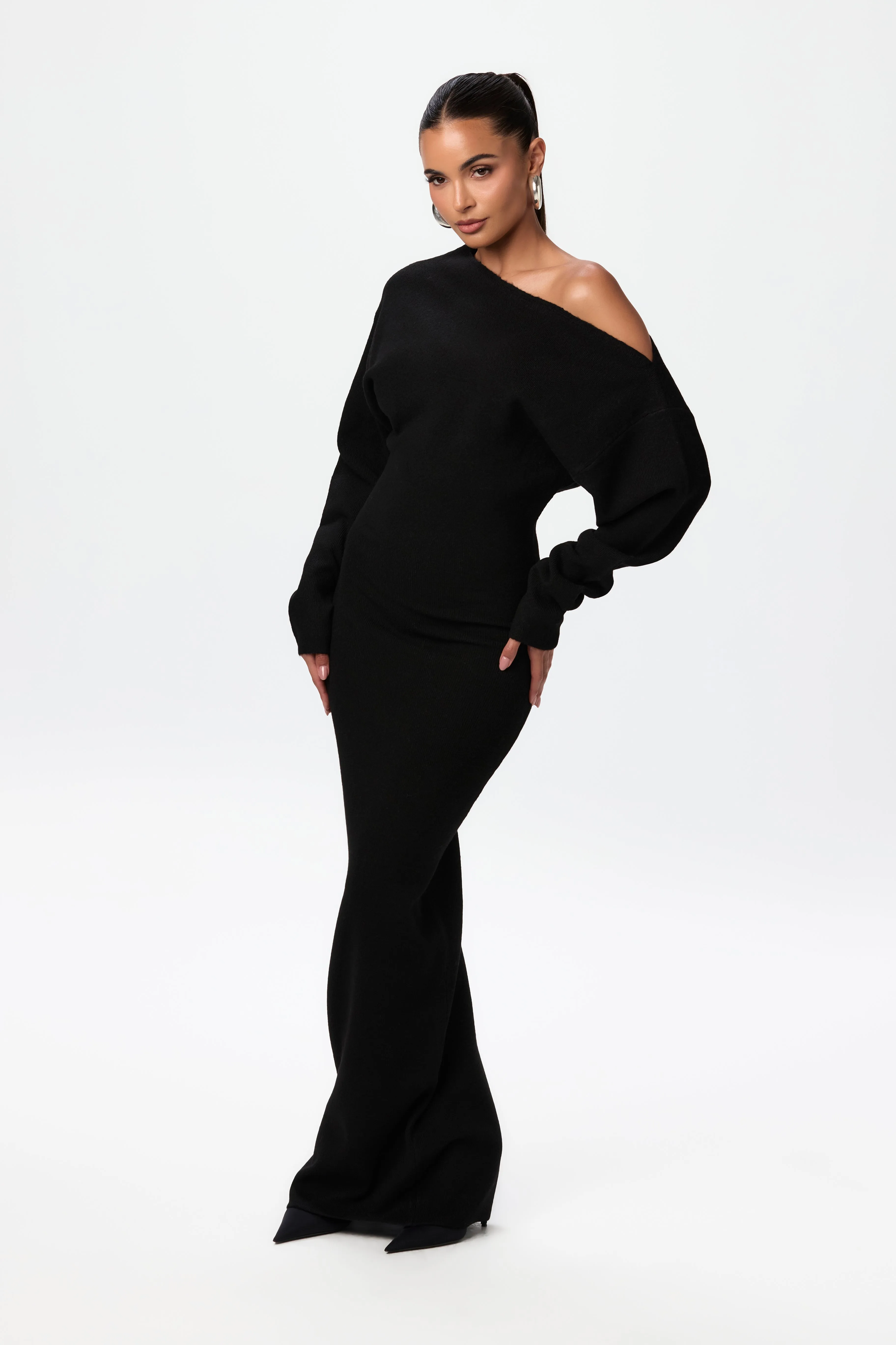 Elegant Knitted Off-Shoulder Maxi Sweater Dress