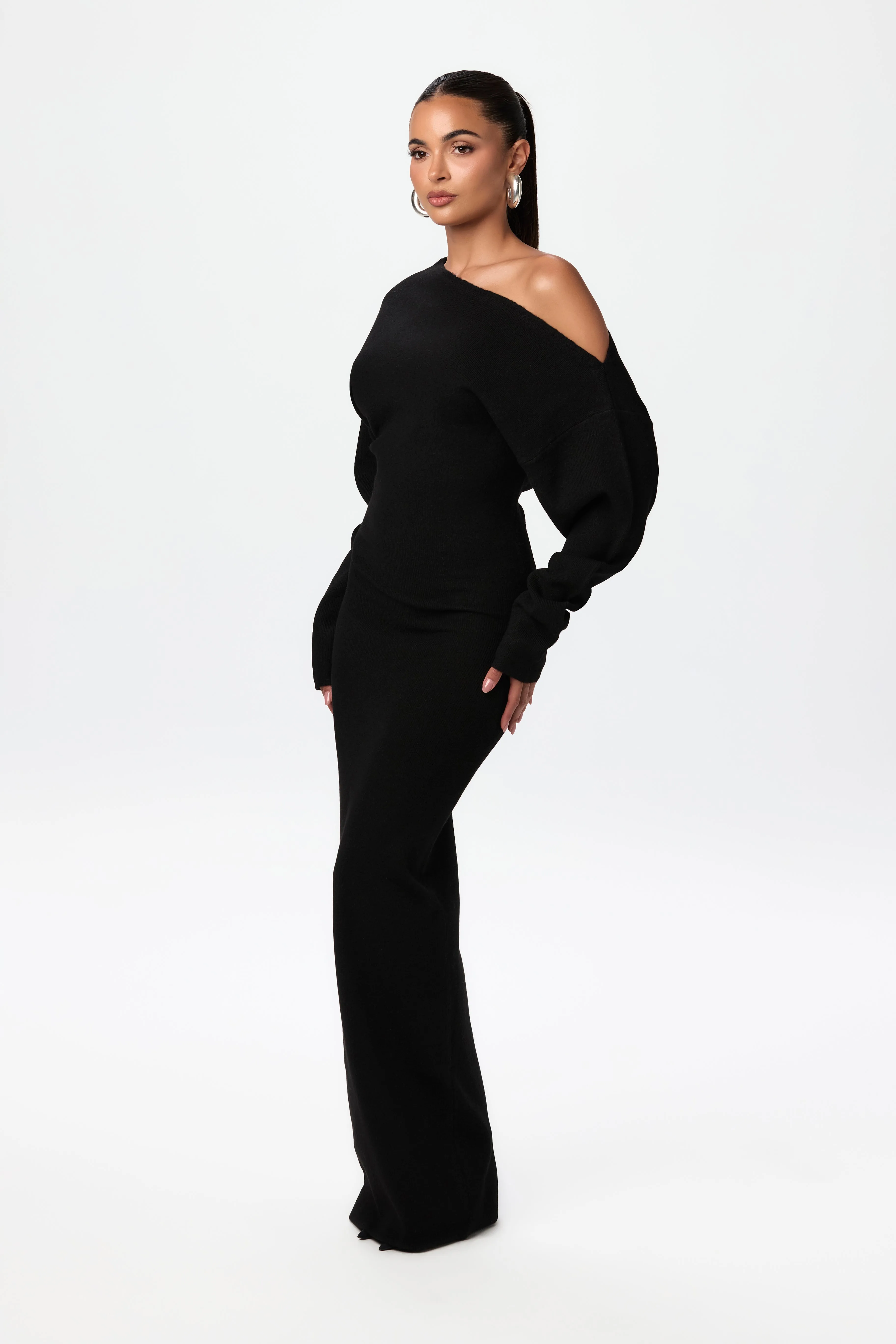 Elegant Knitted Off-Shoulder Maxi Sweater Dress