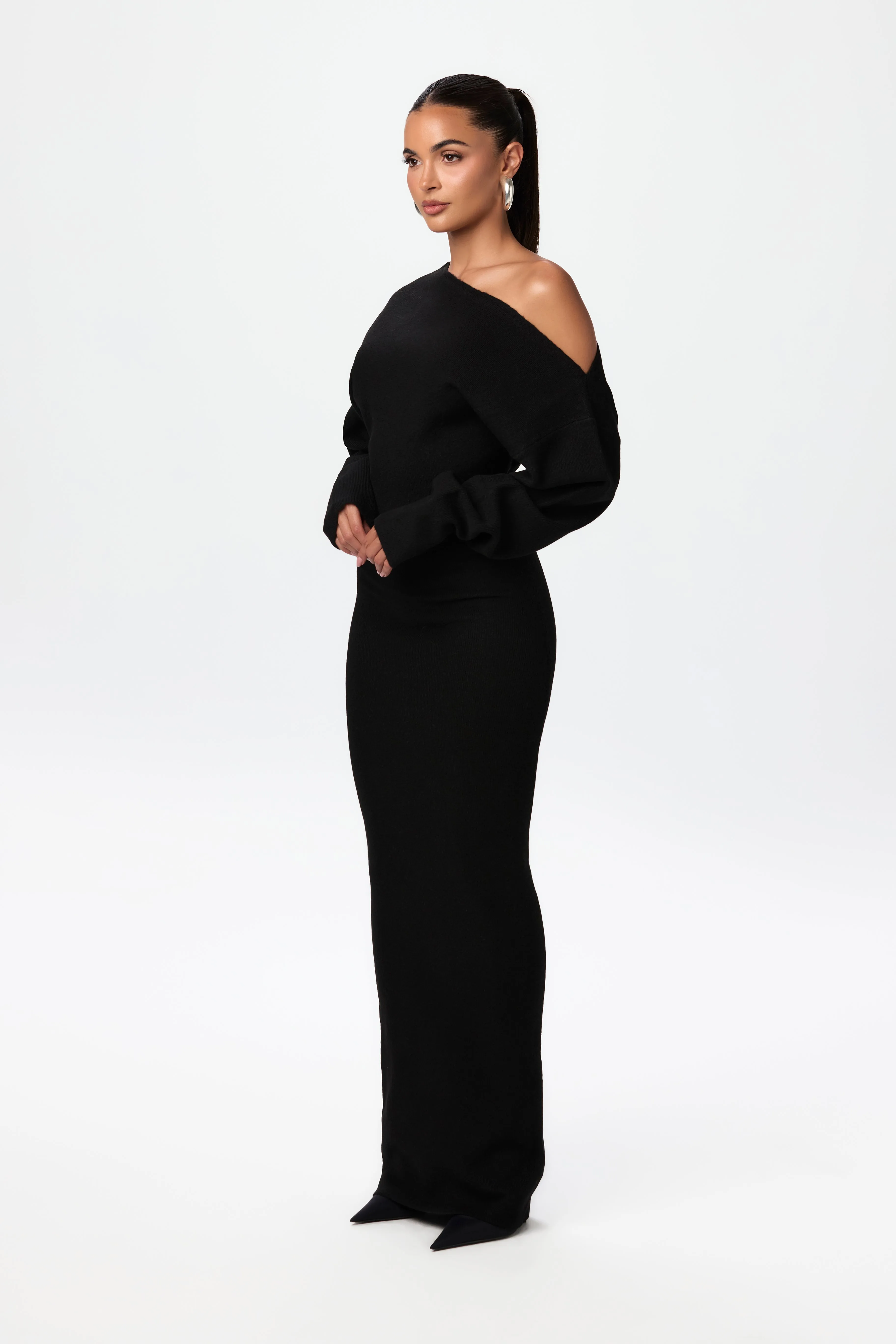 Elegant Knitted Off-Shoulder Maxi Sweater Dress