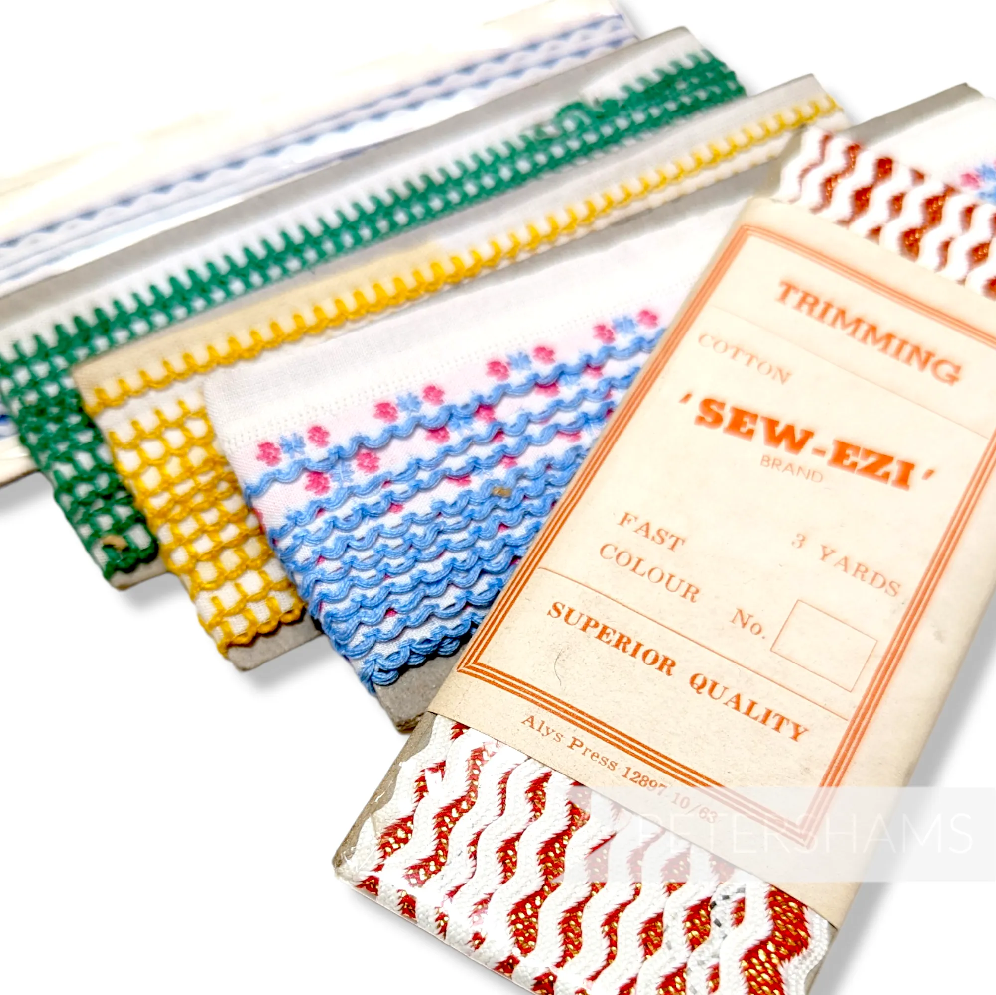 Vintage 1970's Wavy Lurex Threaded Trim - 1 card (2.75m)